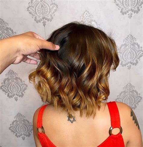28 estilos de cabelo curto iluminado para você se inspirar.
